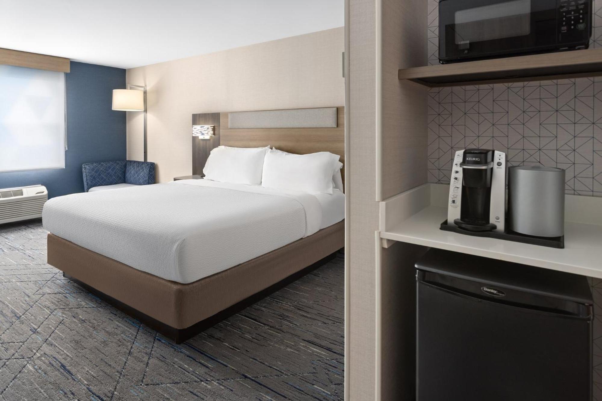 Holiday Inn Express Hotel & Suites Freeport By Ihg Exterior photo