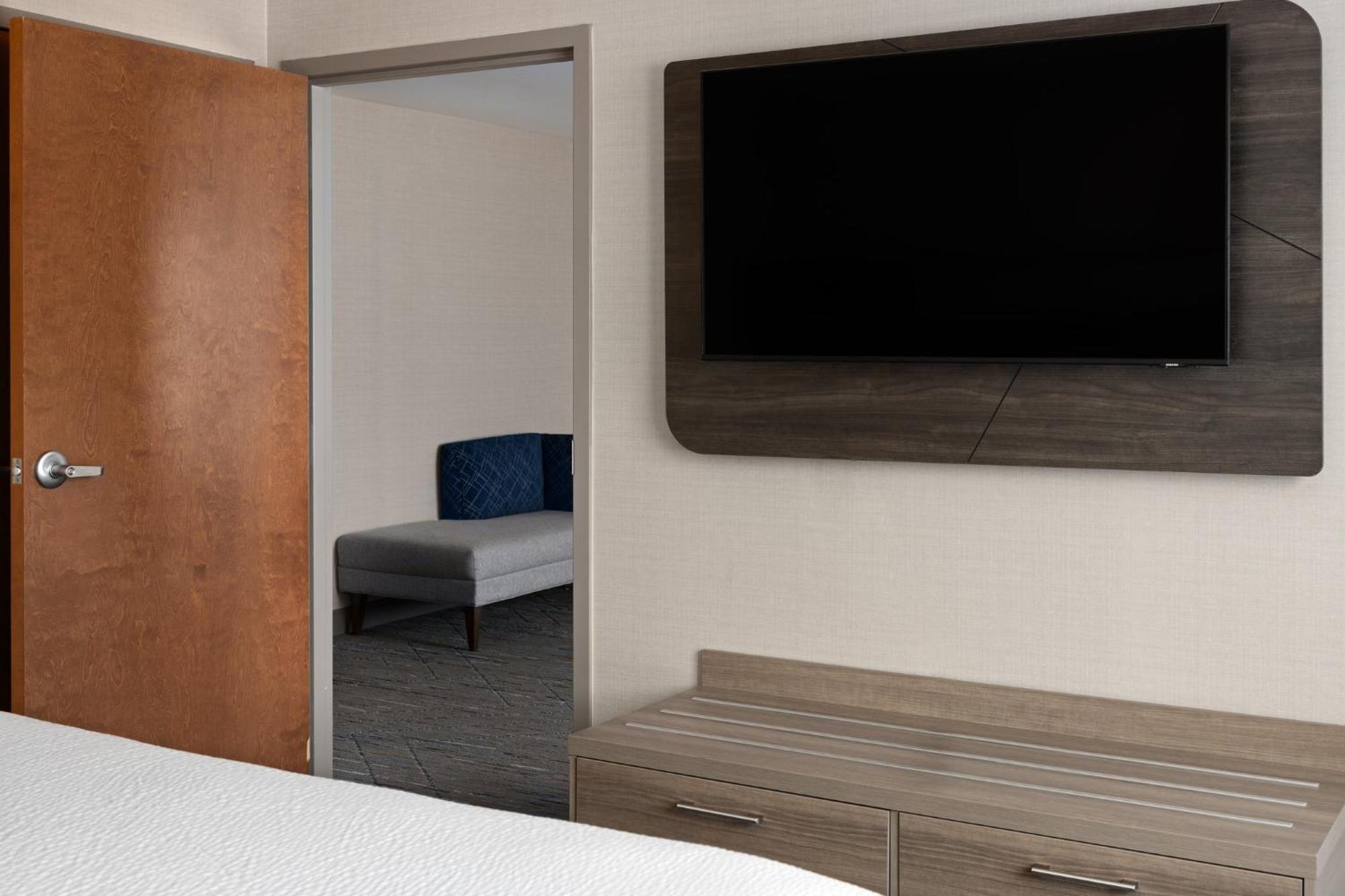 Holiday Inn Express Hotel & Suites Freeport By Ihg Exterior photo
