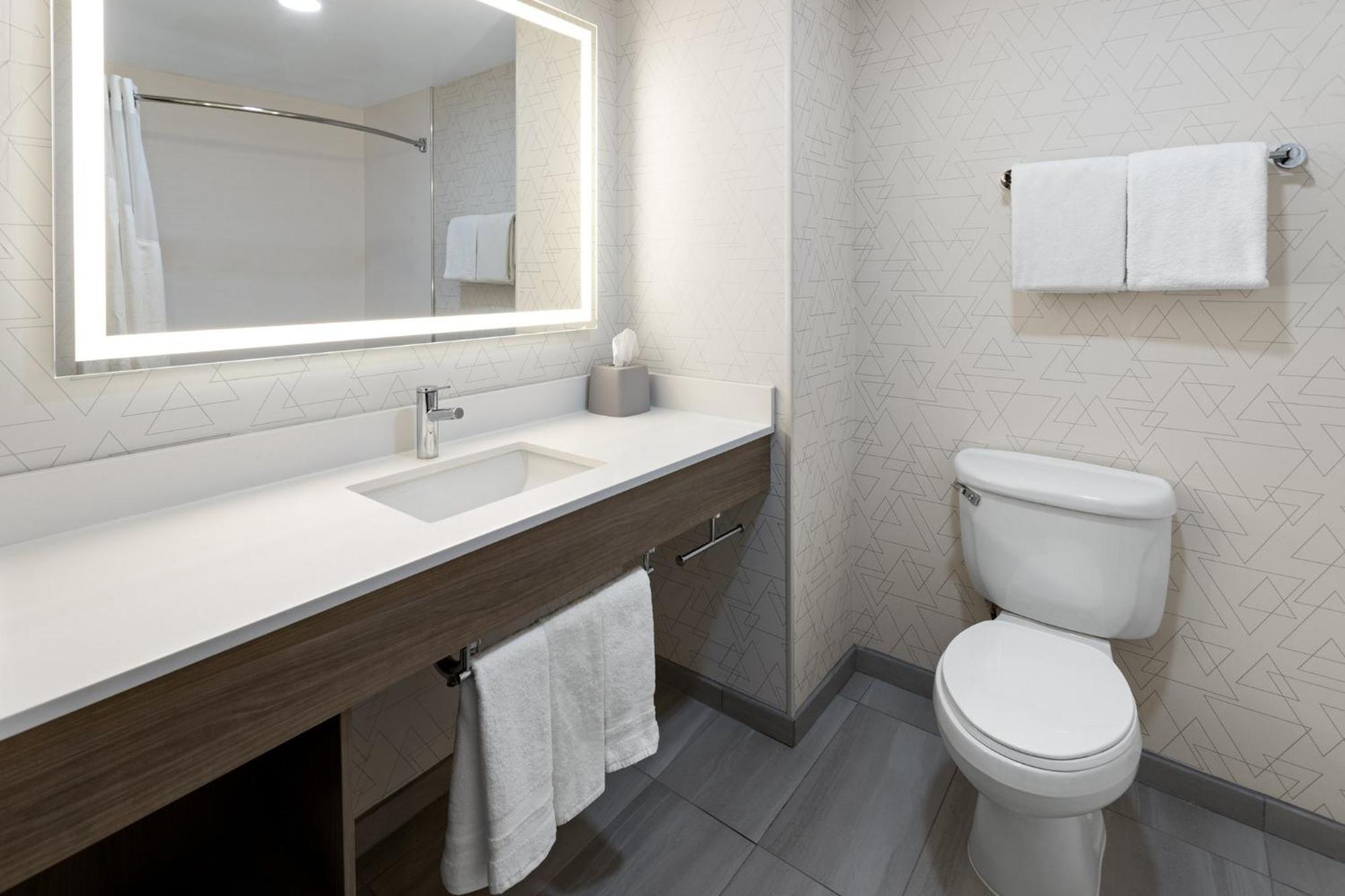 Holiday Inn Express Hotel & Suites Freeport By Ihg Exterior photo